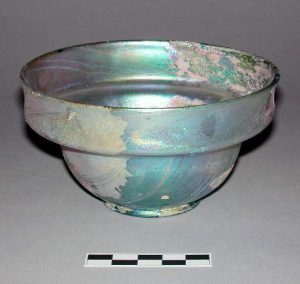 Iridescent glass vessel