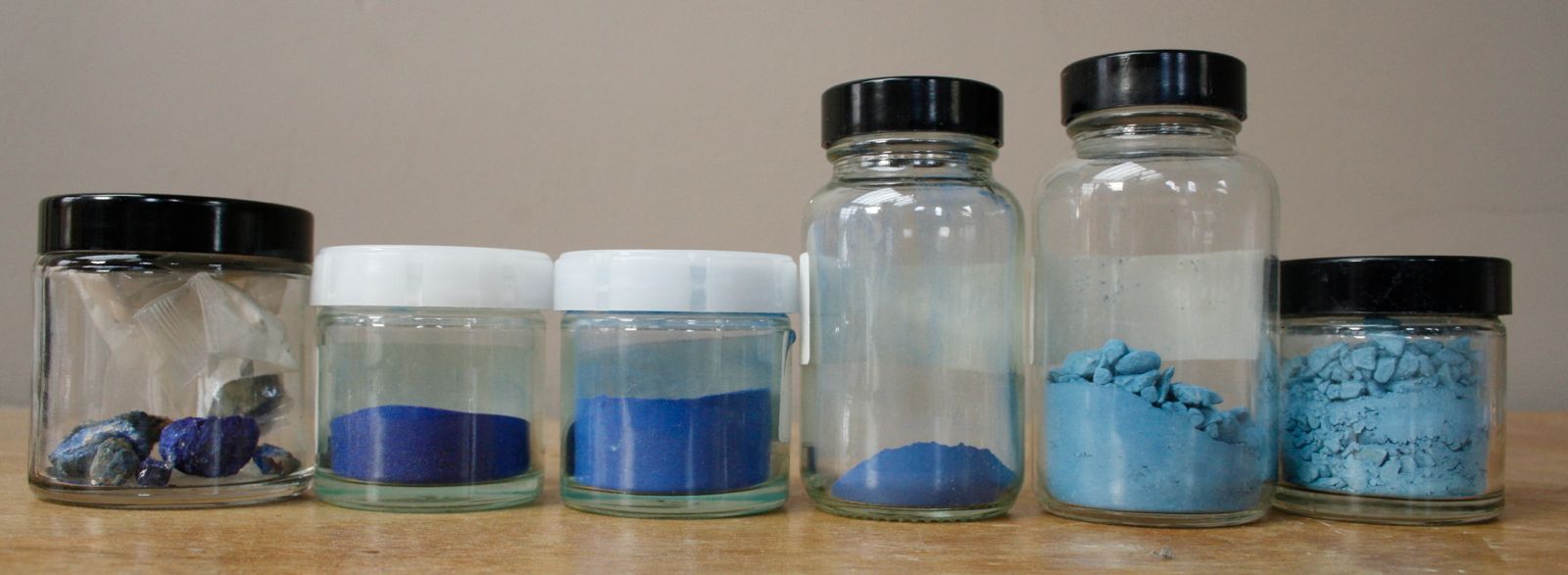 Azurite mineral (far left) and grades 1 to 5 of the pigment (going from left to right). Grade 1 azurite is of the highest quality and has the largest particle sizes.