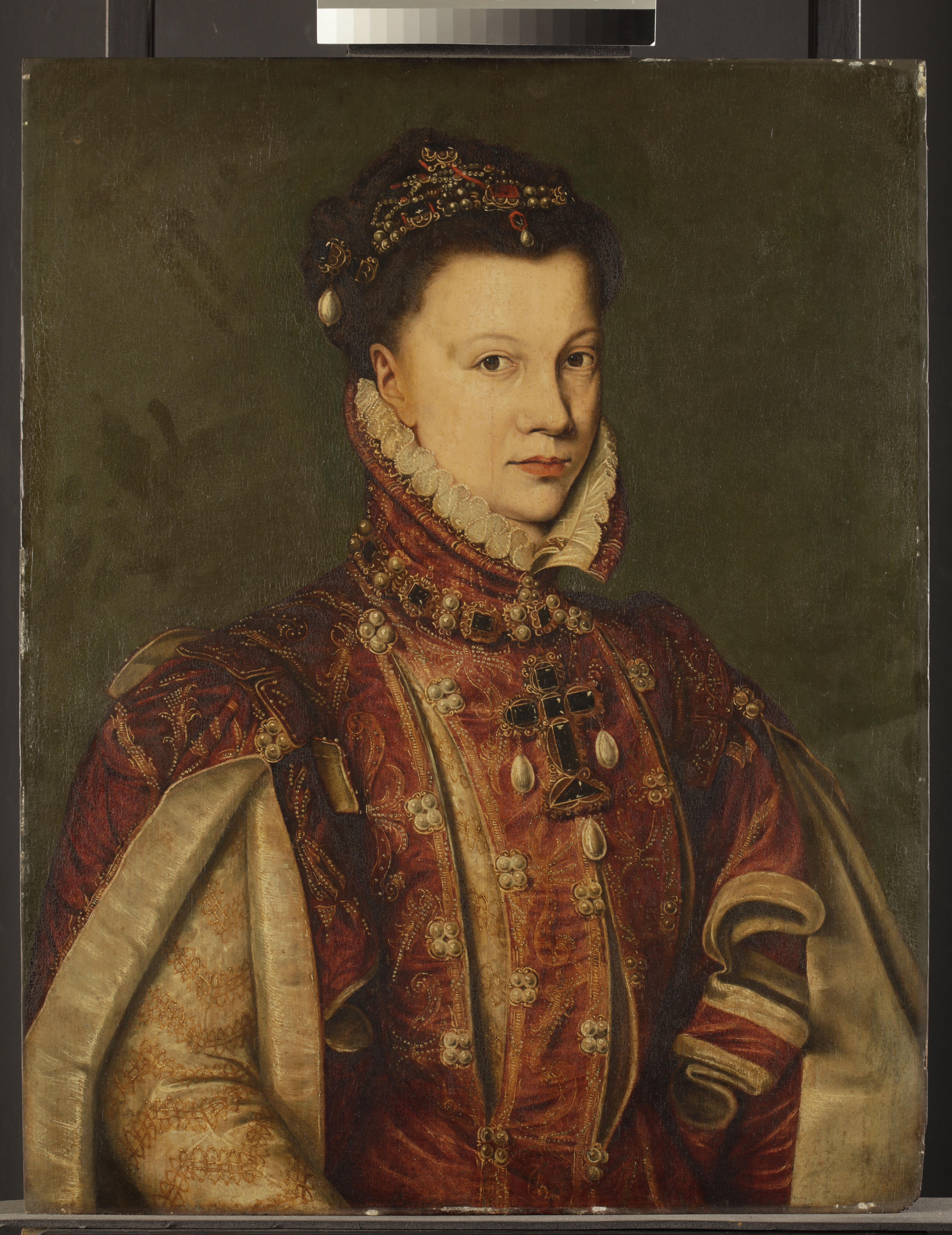 Fig. 1. Portrait of Elisabeth de Valois, copy after Anthonis Mor by unknown artist, late 16th century, Fitzwilliam Museum. (© Titmus)